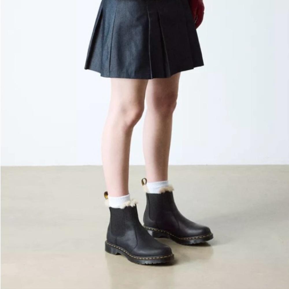 Dr. Martens Black Leather Chelsea Boots with Faux Fur Lining - Picture 8 of 8